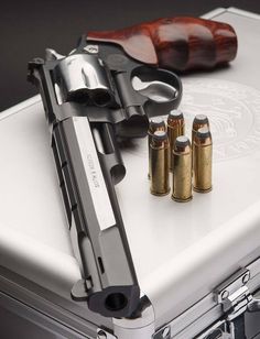 Revolver je asi nájznámejšia krátka ručná zbraň