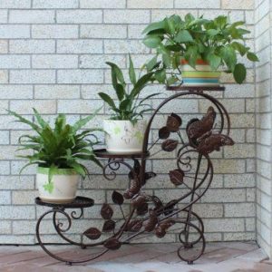 Kovový záhradný nábytok